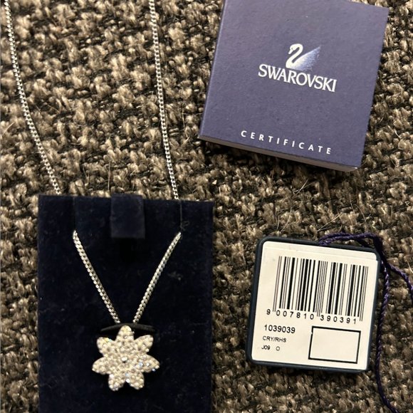 Swarovski "Liddy" Flower Pendant - Picture 1 of 3